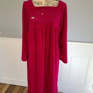 Vintage 1970s Magenta Long Sleeved Nightgown by Appel